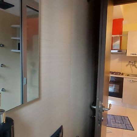 Stanza In Villa Con Giardino Con Box Doccia Idromassaggio Rent A Car Aci Bonaccorsi Exterior foto