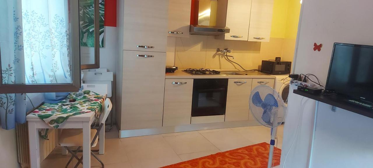 Stanza In Villa Con Giardino Con Box Doccia Idromassaggio Rent A Car Aci Bonaccorsi Exterior foto