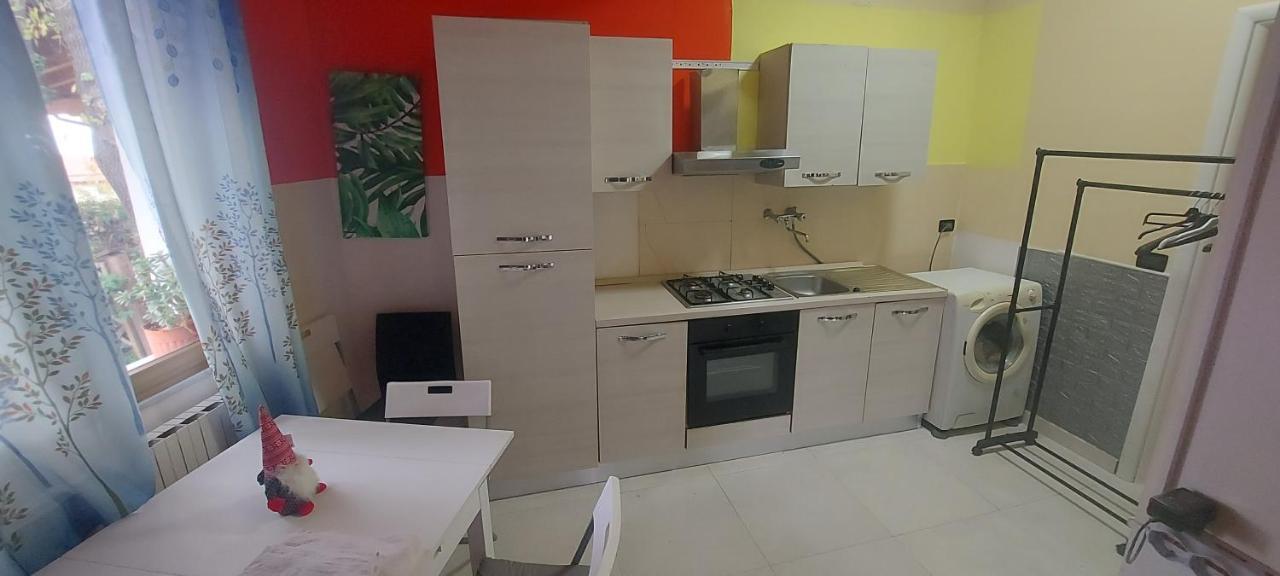 Stanza In Villa Con Giardino Con Box Doccia Idromassaggio Rent A Car Aci Bonaccorsi Exterior foto